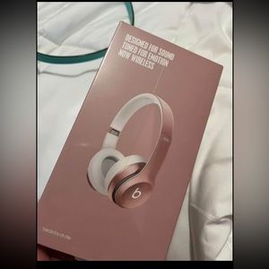 Beats Solo2 Bluetooth Headhphones